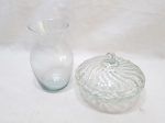 Lote de compoteira e vaso floreira em vidro. Medindo o vaso 8cm x 17cm de altura.