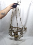 Lindo lustre de teto com 3 braços em bronze trabalhado com relevos. Medindo 25cm de diâmetro. x 74cm de altura.