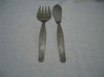 Par de talher de servir peixe em aço inox Hercules, modelo Riscado. Medindo a faca 24,5cm e o garfo 21,5cm.