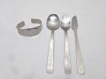 Lote de 3 talheres e argola de guardanapo infantil em aço inox Meridional. Medindo 15cm de comprimento.