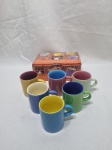 Jogo de 6 xícaras de café em porcelana colorida. Medindo 5cm x 5cm de altura.