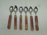 Jogo de 6 colheres de chá em aço inox com pega em bloco de resina. Medindo 12cm de comprimento.