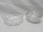 Bowl e compoteira em vidro moldado. Medindo o bowl 20,5cm x 7,5cm de altura.