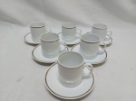 Jogo de 6 xícaras de café em porcelana Renner Medaillon friso prata. Medindo 5cm x 5,5cm de altura.