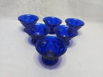 Jogo de 6 taças de sobremesa em vidro azul cobalto moldado. Medindo 10,5cm x 6,5cm de altura. Leve bicado.