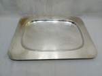 Bandeja retangular em prata 90. Medindo 45cm x 34,5cm. Leve desgaste no banho.
