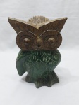 Lindo enfeite na forma de coruja em madeira pintada. Medindo a maior 24,5cm de altura.