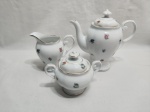 Jogo de servir chá, café com 3 peças em porcelana Real floral com friso ouro. Medindo o bule 17cm de altura.