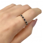 Meia aliança em Ouro Branco 148Kt Com Brilhantes e Safiras - Peso:1,70Gr - Medida:17