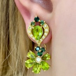 Brinco em Ouro Amarelo 18Kt Com Peridoto e com aproximadamente 0,50Ct de Brilhantes - Peso:15,20Gr