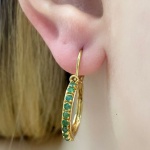 Brinco Argola em Ouro Amarelo 18Kt com Esmeraldinhas, medindo 2,0Cm e Peso:3,60Gr