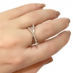 Anel em Ouro Branco 18kt em forma de X - Medida:14 - Peso:5,10GR