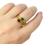 Delicado Anel em Ouro Amarelo 18Kt Com Brilhantes, esmeralda e Rubi - Peso:4,30Gr  - Medida: 17