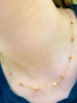 Colar em Ouro Amarelo 18Kt com 45Cm de comprimento - Com bolinhas de corais - Peso: 2,30GR