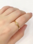 Anel delicado em Ouro amarelo 18Kt Com coração central e diamantes, Peso:0,80Gr - Medida:16