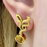 Brinco em Ouro Amarelo 18kt Com Citrino - Medindo: 2,50Cm de comprimento - Peso:7,70Gr