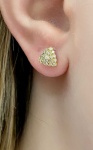 Brinco pavezinho em forma de triangulo em Ouro amarelo 18kt com 0,8mm de diametro , Peso: 3,10Gr