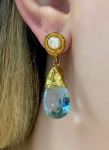 Brinco em Ouro amarelo 18kt com Topázio e Pérola com 3,20Cm de comprimento - Peso:17,40GR