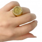 Anel em Ouro Amarelo 18Kt com "São Bento" Cercado de Brilhantinhos - Peso:8,30Gr - Medida:10