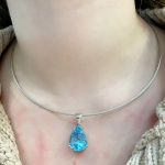 AMSTERDAN SAUER - Colar em Ouro Branco 18kt com espetacular com bela pedra em Topázio azul medindo 12x15mm - Com 40Cm de comprimento - Peso:12,60Gr