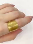Anel em Ouro Amarelo 18Kt , Todo fosco com 3 diamantes de detalhe - Peso:7,20Gr - Medida:14