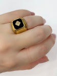 Anel em Ouro Amarelo 18Kt , Com Ônix e detalhes em brilhantes  - Peso:7,30Gr - Medida:9