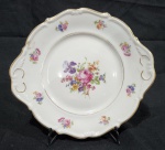 C.T. TIELSCH WAZBRZYCH - PRATO PARA DOCE OU BOLO EM PORCELANA POLONESA COM DECORAÇÃO FLORAL. COM UM BICADO  MEDINDO 25 X 27.5 CM