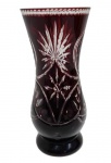ANTIGO VASO EM CRISTAL DOUBLE RUBY COM RICA LAPIDAÇÃO. MEDINDO 24.5 X 11 CM