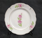 PRATO DE COLEÇÃO EM PORCELANA ALEMÃ COM RICA DECORAÇÃO. COM SUPORTE DE PENDURAR NA PAREDE. MARCA DO TEMPO.  MEDINDO 17.5 CM