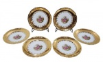 PORCELANA  SCHMIDT - Belíssimo conjunto de seis Pratos de Sobremesa, executados em fina porcelana branca, com farta aplicação de ouro, trabalhado em florais, cena galante em reserva, pegas repuxadas, borda em relevos. Marcado na base. Medindo  19 cm