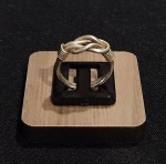 ANEL EM PRATA DE LEI. ARO 11 E PESANDO 3 GRAMAS