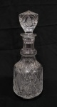 ANTIGA GARRAFA EM CRISTAL RICAMENTE LAPIDADA. MEDINDO 32.5 X 11 CM