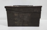 Militaria: Antigo estojo / lata vazia de munição do Exército. Medindo 18 X 15.5 X 30 cm