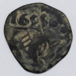 Numismática, Espanha. Região da Galícia. Proveniente de achado arqueológico. Preserva resquícios do solo onde foi encontrada. Acreditamos Felipe IV. 1621-1655. Também conhecida como moeda ou dinheiro de pirata. Muito atraente para estudo e catalogação. 