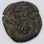 Numismática, Espanha. Região da Galícia. Proveniente de achado arqueológico. Preserva resquícios do solo onde foi encontrada. Acreditamos Felipe IV. 1621-1655. Também conhecida como moeda ou dinheiro de pirata. Muito atraente para estudo e catalogação.