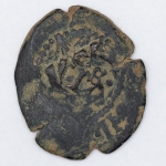 Numismática, Espanha. Região da Galícia. Proveniente de achado arqueológico. Preserva resquícios do solo onde foi encontrada. Acreditamos Felipe IV. 1621-1655. Também conhecida como moeda ou dinheiro de pirata. Muito atraente para estudo e catalogação.