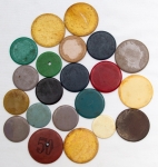 Colecionismo. Lote com 21 fichas diversas, sem identificação.