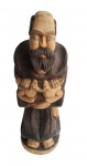 Escultura em bloco de madeira, representando São Francisco. Apresenta fissura da madeira trabalhada. Medidas 32x12 cm.