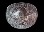 Centro de mesa em grosso cristal, translucido, ricamente lapidado. Imperceptível bicado na borda. Medida 23cm de diâmetro e 15cm de altura. Apresenta discretíssimo bicado na borda que não altera a sua beleza.
