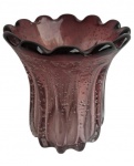 Belíssimo Murano com elegantes gomos e bordas onduladas recortadas, tudo em lido tom. Medida 16 cm de altura e 15 cm de diâmetro.