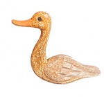 Pato de madeira esculpido em bloco de madeira e com bela policromia. Medida 30cm.