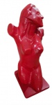 Grande e pesada escultura de busto feminino em bronze com base de granito, ambos pintados de vermelho. Medida total 50cm de altura. Não pode ser enviada pelos correios. Lote deve ser retirado na Barra da Tijuca mediante agendamento prévio.