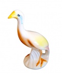 Antigo e grande ave em porcelana pintada a mão. Medida 25 cm de altura.