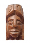Antiga escultura em bloco de madeira de personagem nativo. Medida 14 cm de altura.