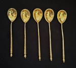 Lote com 5 (cinco) belíssimas colheres de café de origem soviéticas. Todas com marcação na peça. VEJA FOTO EXTRA.