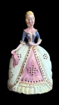 Antiga luminária em porcelana , representando escultura de dama inglesa, com detalhes delicados e uma expressão graciosa, com riqueza de policromia e filetes dourados. VEJA FOTO EXTRA DA LUMINÁRIA ACESA. Apresenta bicado na base e um pequeno trincado. Medidas 27 cm.