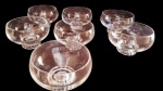 7 ( sete) elegantes taças para sobremesas, em cristal com base decorada com padrão canelado.