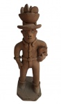 VITALINO FILHO - Arte Popular Brasileira - Escultura em terracota retratando vendedor de aves. Peça assinada na base. Apresenta colado na base. Medida 14cm.