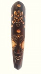 Grande Máscara tribal em madeira ricamente policromada para pendurar na parede. Medida 50 cm altura.