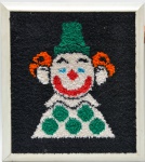 Quadro decorativo confeccionado em fio de lã, representando palhaço.  80x72 cm C/M  /  70X62  cm S/M.